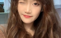 qq皮肤图片女生